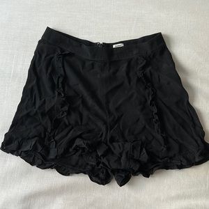 Aritzia Sunday Best black ruffled shorts size 2